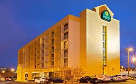 La Quinta Inn & Suites by Wyndham Nashville Airport/opryland